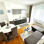 Na Savi I Sobe Apartman *